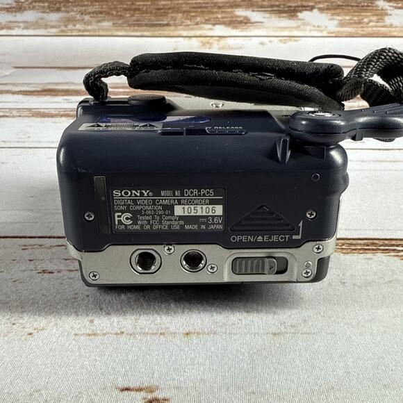 Sony DCR-PC5 Mini DV Camcorder Handycam Camera Carl Zeiss Vintage Parts Repair - Picture 6 of 6